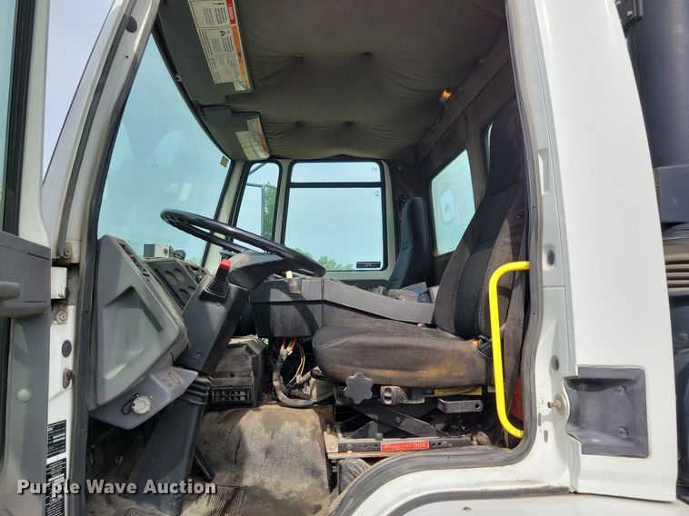 image for item DR4315 2002 Sterling SC8000 street sweeper truck