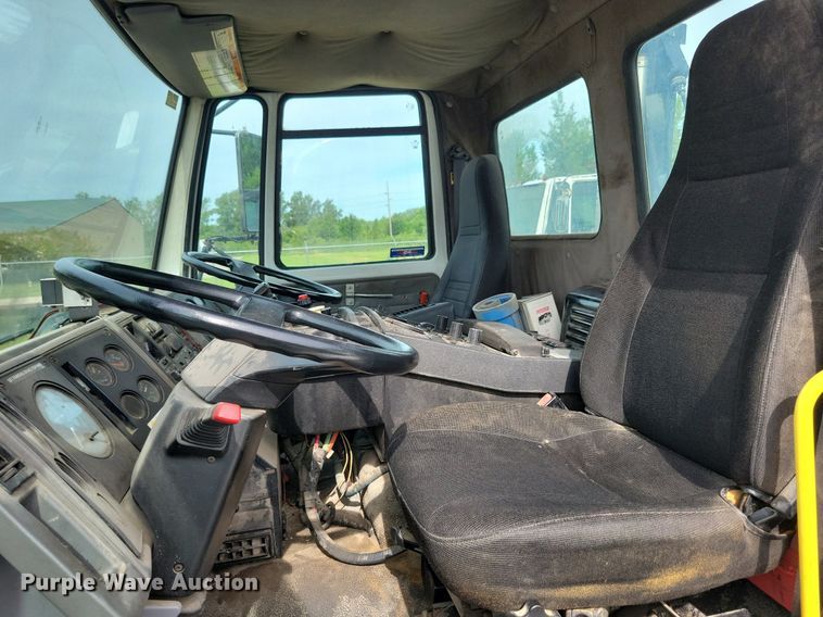 image for item DR4315 2002 Sterling SC8000 street sweeper truck