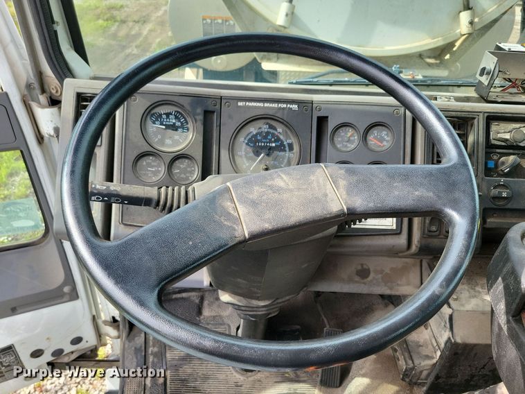 image for item DR4315 2002 Sterling SC8000 street sweeper truck