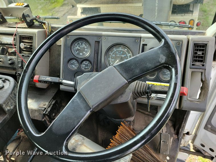 image for item DR4315 2002 Sterling SC8000 street sweeper truck