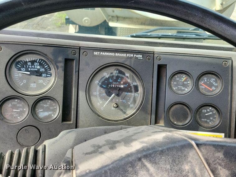 image for item DR4315 2002 Sterling SC8000 street sweeper truck