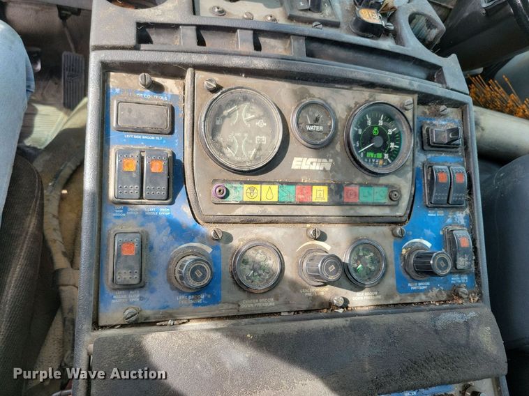 image for item DR4315 2002 Sterling SC8000 street sweeper truck