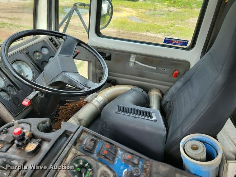 image for item DR4315 2002 Sterling SC8000 street sweeper truck