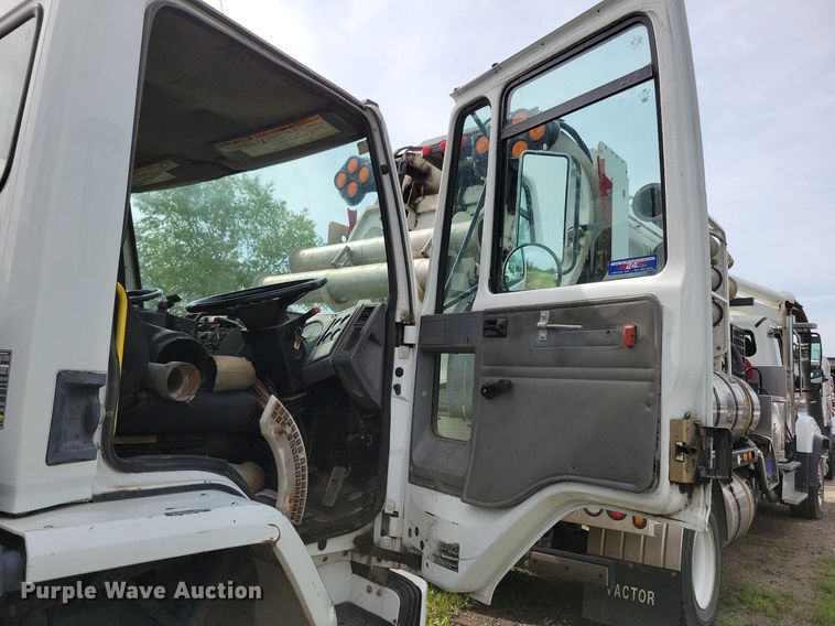 image for item DR4315 2002 Sterling SC8000 street sweeper truck