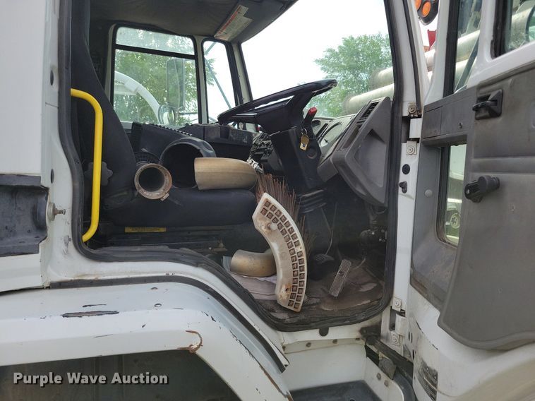 image for item DR4315 2002 Sterling SC8000 street sweeper truck