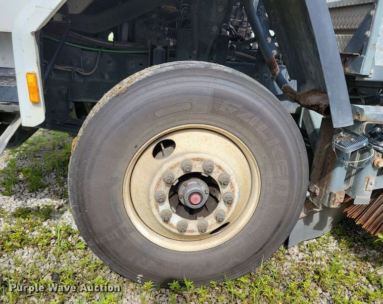 image for item DR4315 2002 Sterling SC8000 street sweeper truck