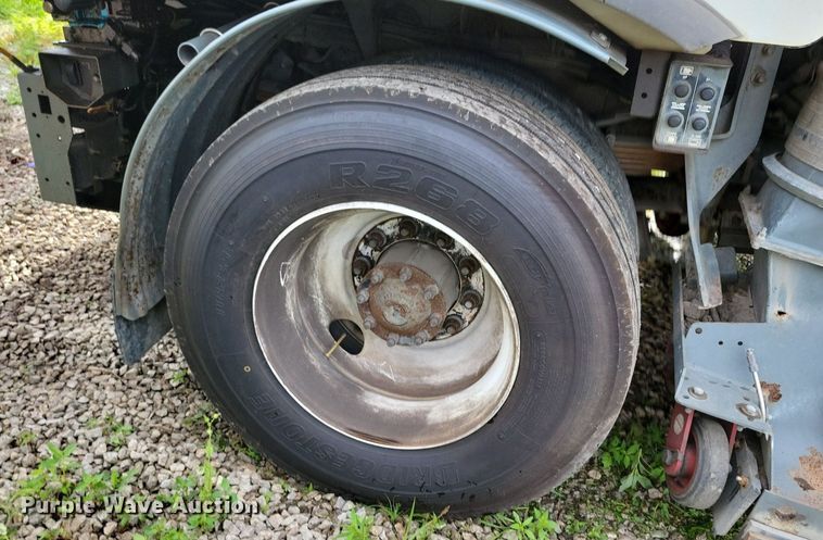 image for item DR4315 2002 Sterling SC8000 street sweeper truck