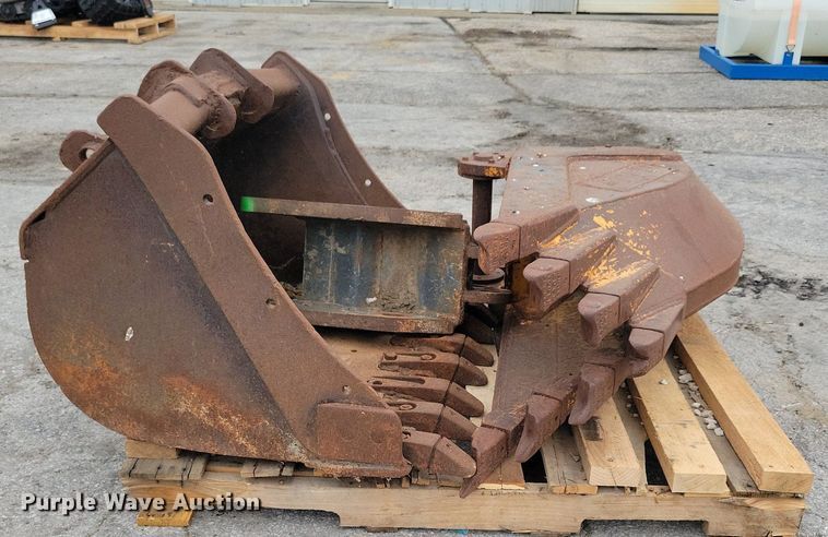 image for item DR4356 (3) excavator attachments
