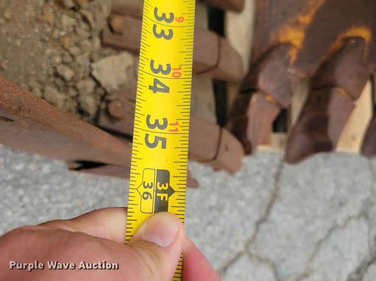 image for item DR4356 (3) excavator attachments