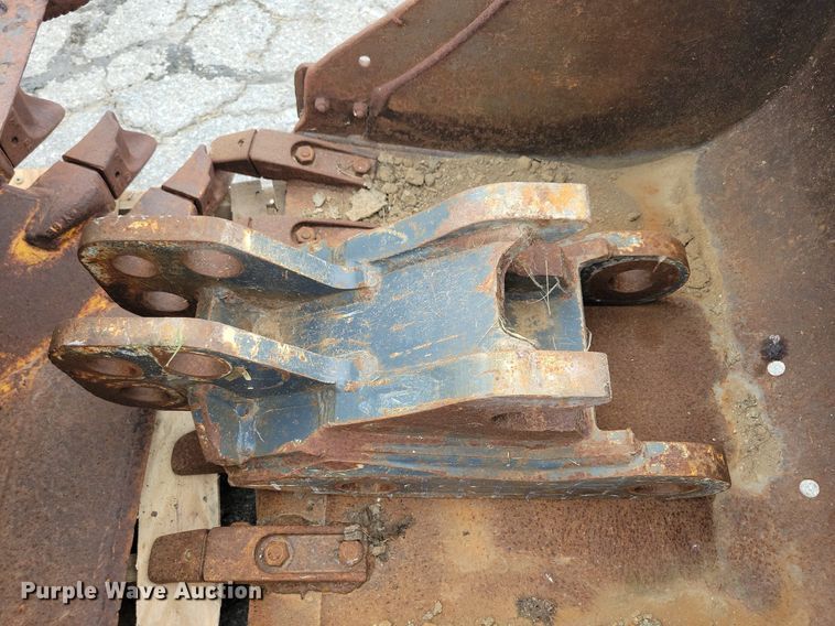 image for item DR4356 (3) excavator attachments