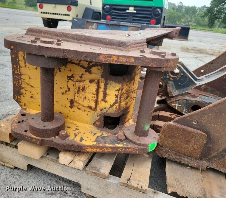 image for item DR4356 (3) excavator attachments