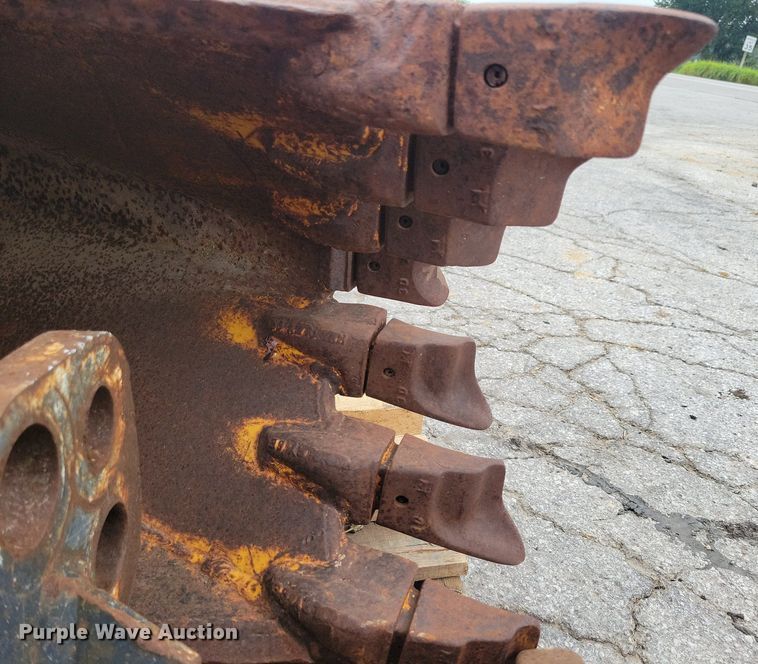 image for item DR4356 (3) excavator attachments