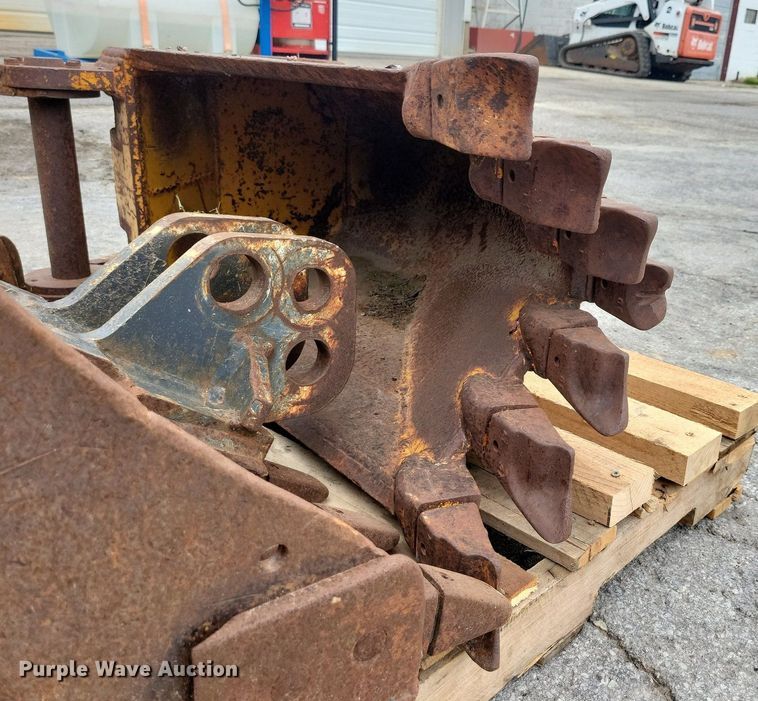 image for item DR4356 (3) excavator attachments