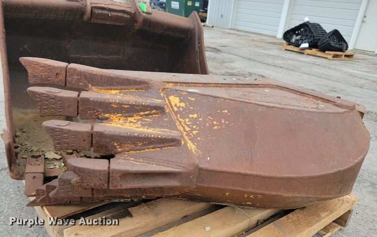 image for item DR4356 (3) excavator attachments