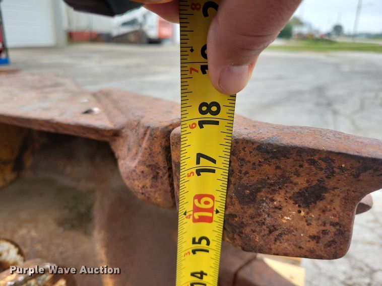 image for item DR4356 (3) excavator attachments