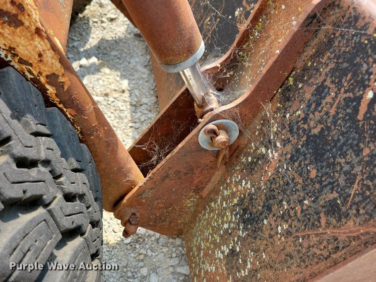 image for item DR4363 1966 Bobcat Melroe 500 skid steer loader