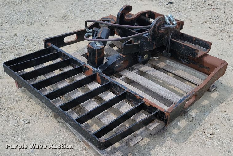 image for item DR4364 JLG telehandler quick attach