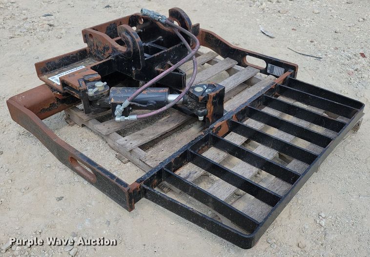 image for item DR4364 JLG telehandler quick attach