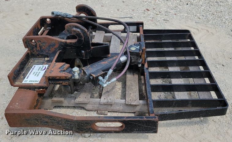 image for item DR4364 JLG telehandler quick attach