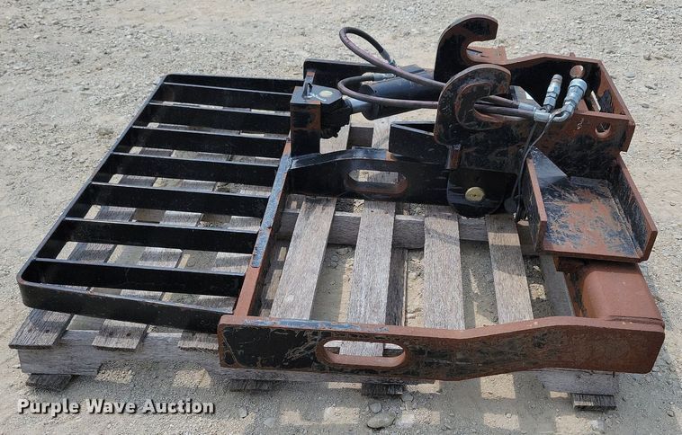 image for item DR4364 JLG telehandler quick attach