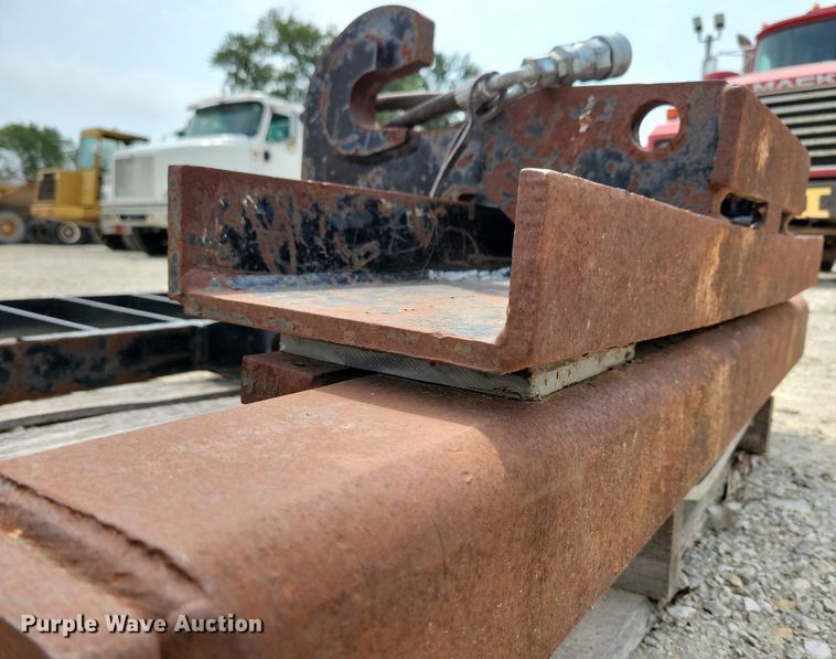 image for item DR4364 JLG telehandler quick attach