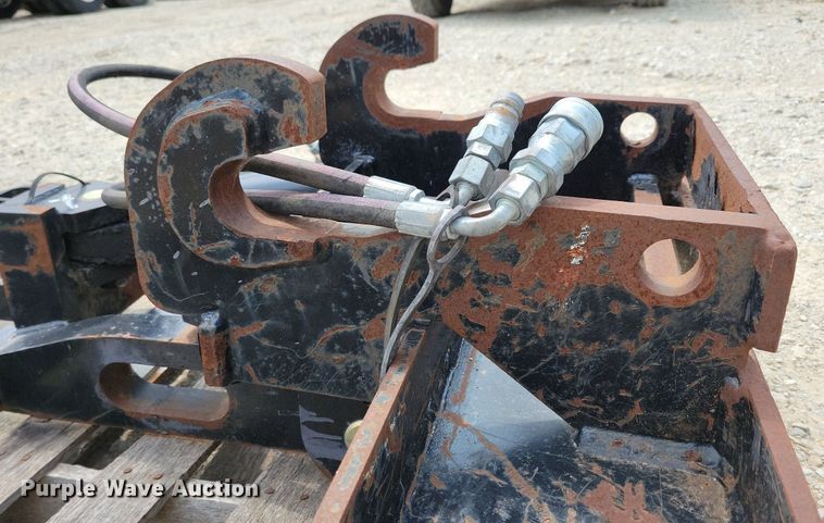 image for item DR4364 JLG telehandler quick attach