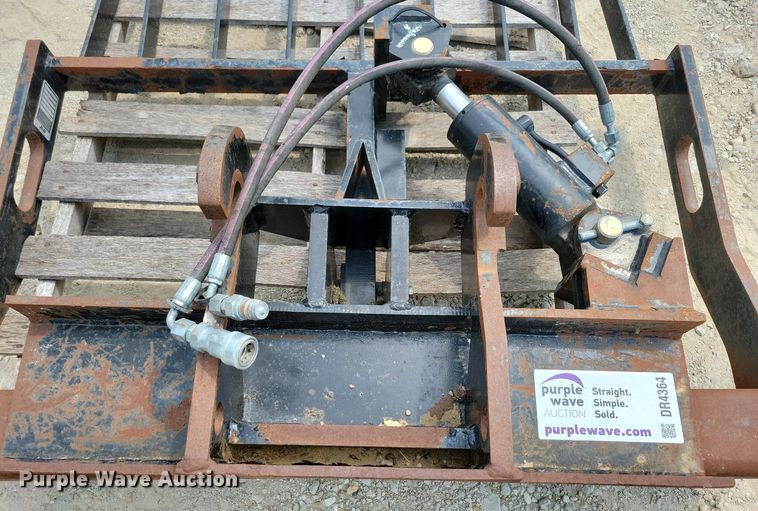 image for item DR4364 JLG telehandler quick attach