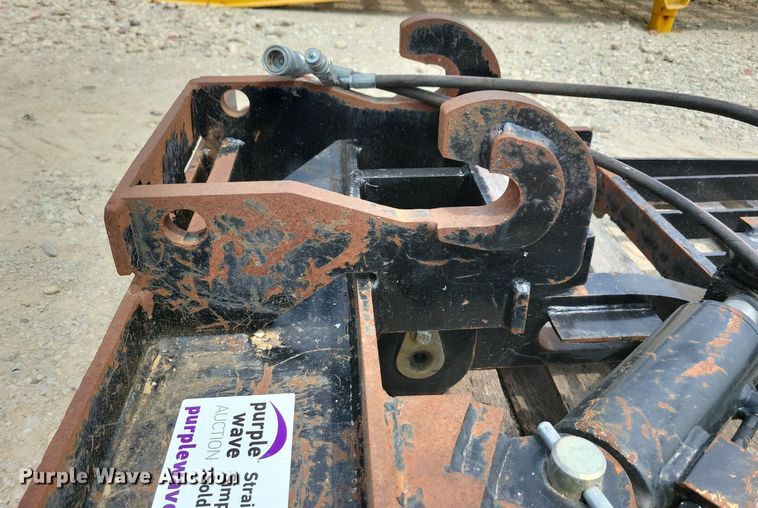 image for item DR4364 JLG telehandler quick attach