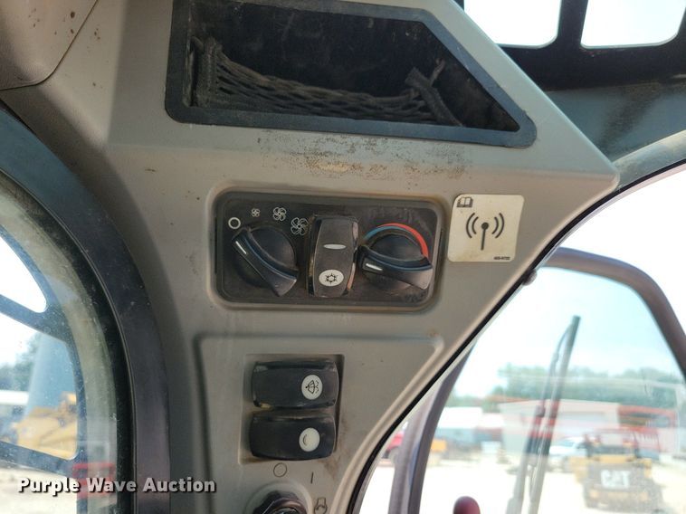 image for item DR4366 2014 Caterpillar 236D skid steer loader