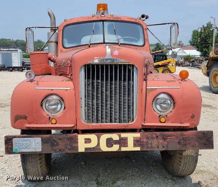 image for item DR4369 1961 Mack B61 semi truck
