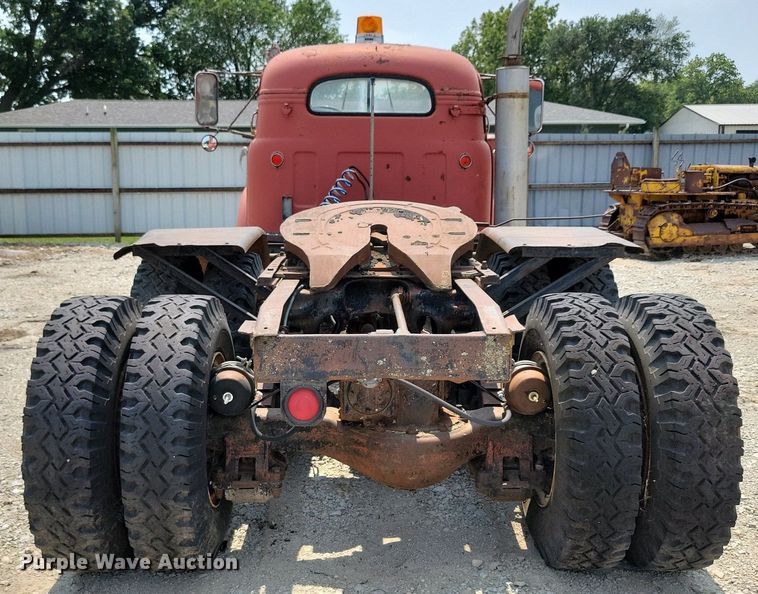 image for item DR4369 1961 Mack B61 semi truck