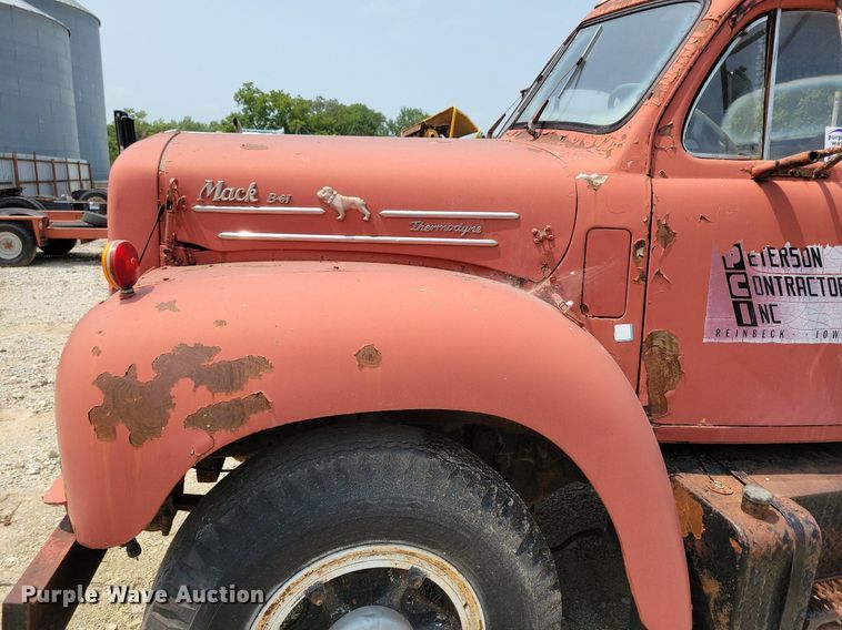 image for item DR4369 1961 Mack B61 semi truck