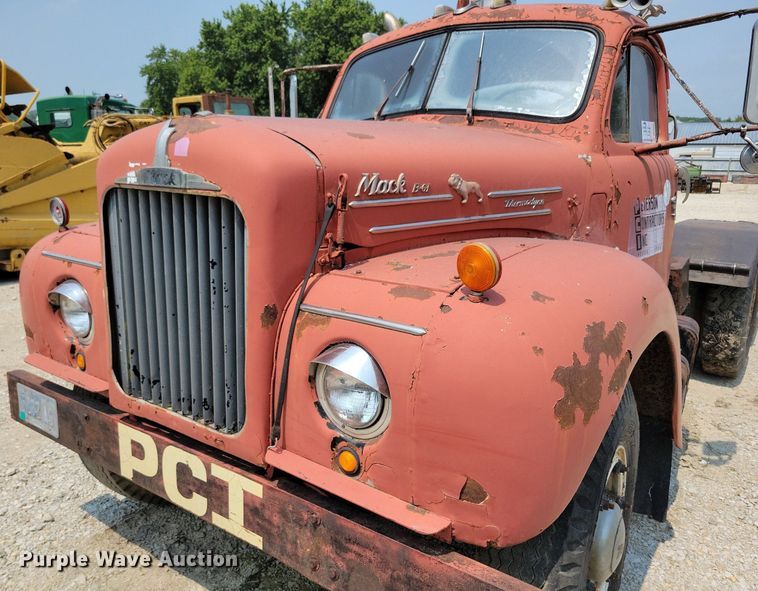 image for item DR4369 1961 Mack B61 semi truck