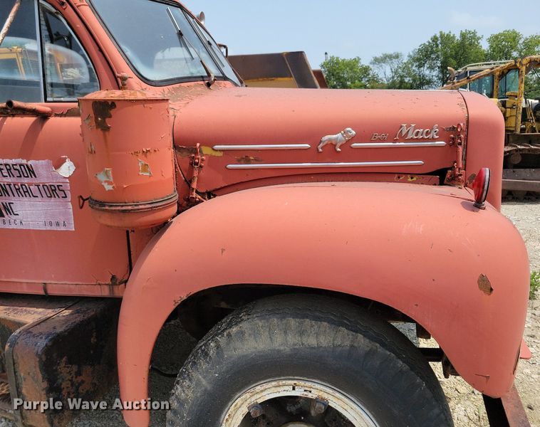 image for item DR4369 1961 Mack B61 semi truck