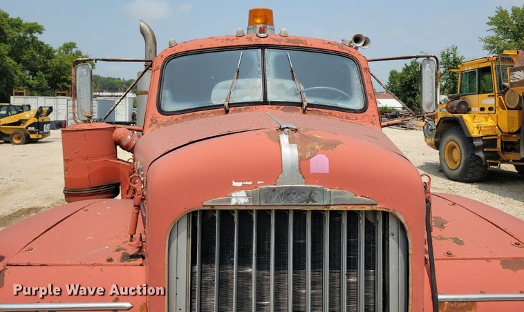 image for item DR4369 1961 Mack B61 semi truck