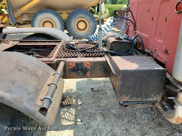 image for item DR4369 1961 Mack B61 semi truck