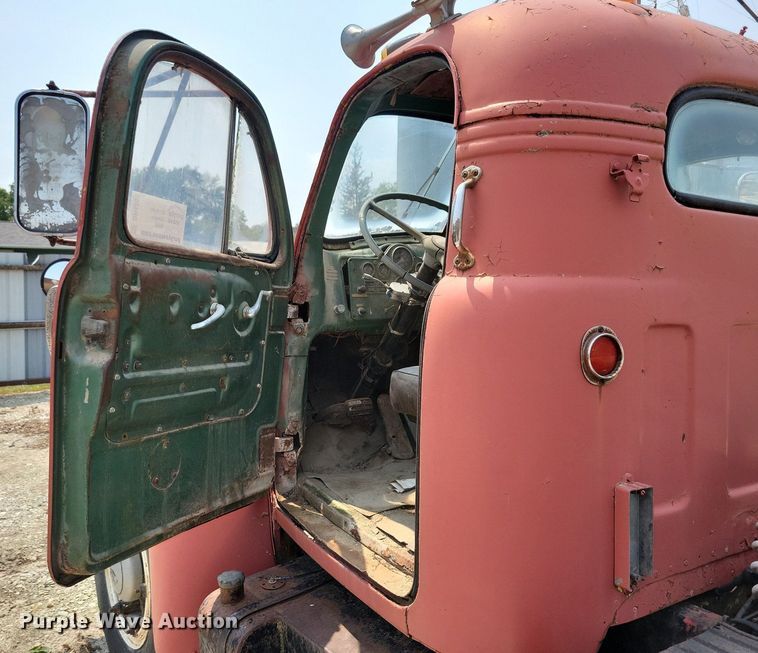 image for item DR4369 1961 Mack B61 semi truck