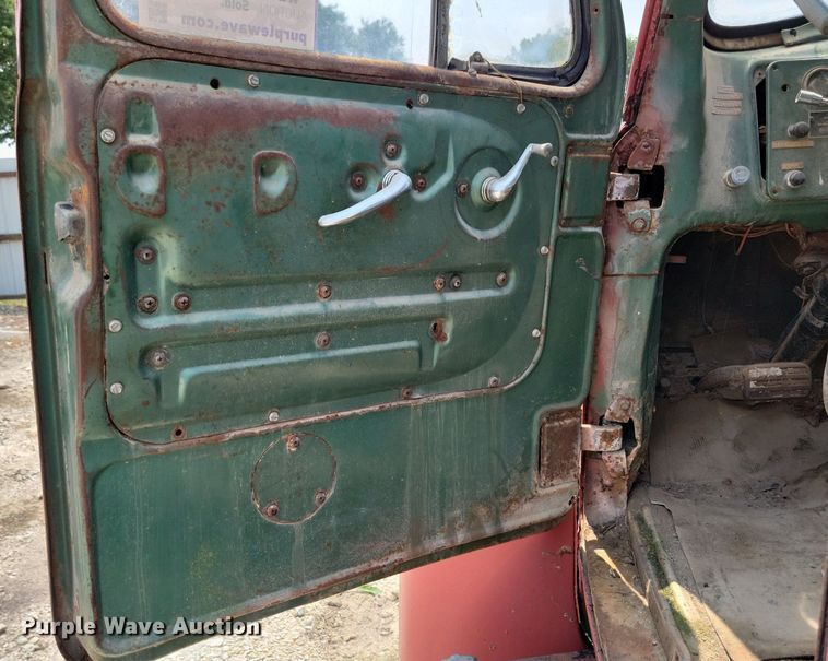 image for item DR4369 1961 Mack B61 semi truck