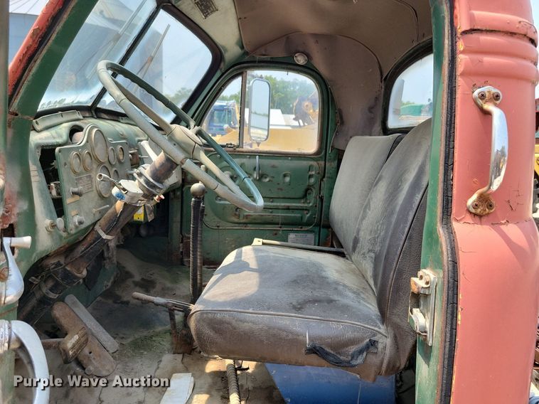 image for item DR4369 1961 Mack B61 semi truck