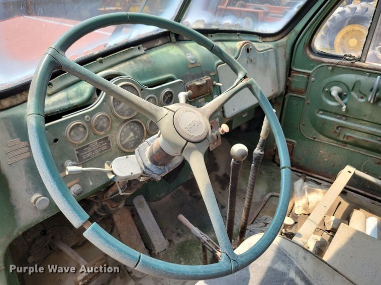 image for item DR4369 1961 Mack B61 semi truck