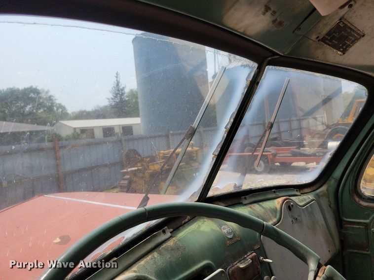 image for item DR4369 1961 Mack B61 semi truck