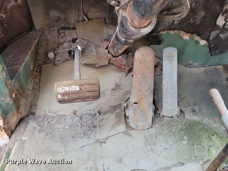 image for item DR4369 1961 Mack B61 semi truck