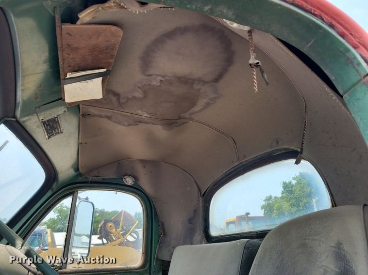 image for item DR4369 1961 Mack B61 semi truck