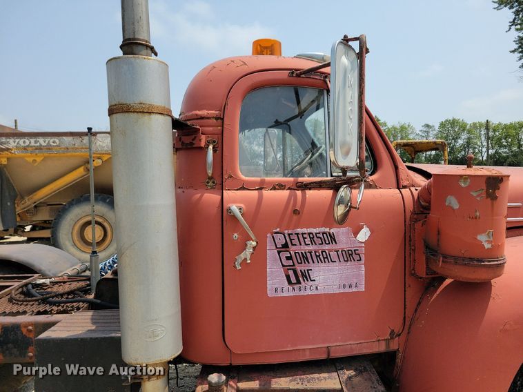 image for item DR4369 1961 Mack B61 semi truck