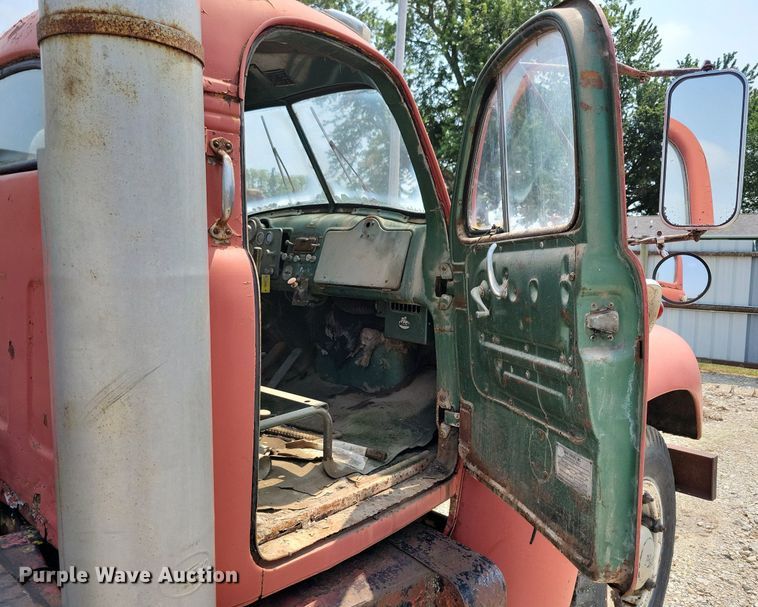 image for item DR4369 1961 Mack B61 semi truck