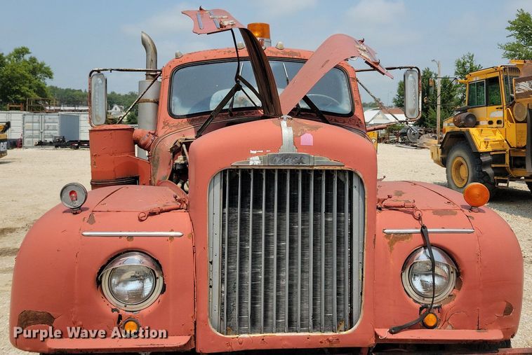 image for item DR4369 1961 Mack B61 semi truck