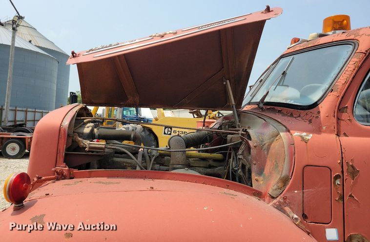 image for item DR4369 1961 Mack B61 semi truck