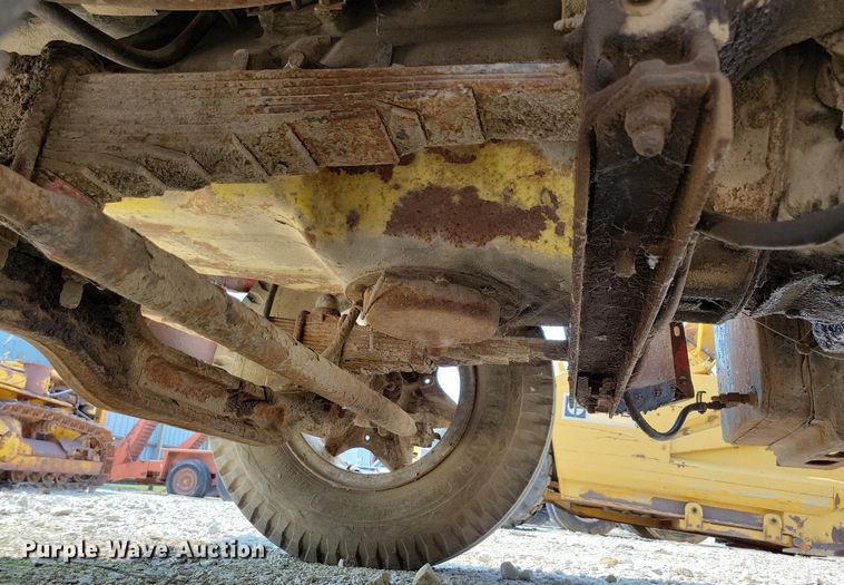 image for item DR4369 1961 Mack B61 semi truck