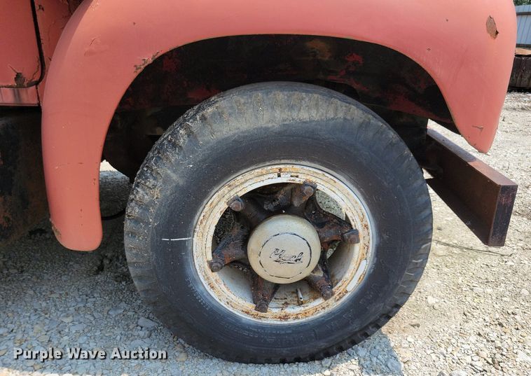 image for item DR4369 1961 Mack B61 semi truck