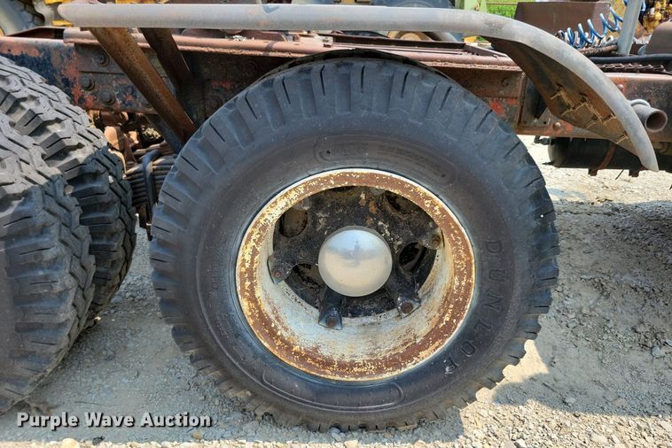 image for item DR4369 1961 Mack B61 semi truck